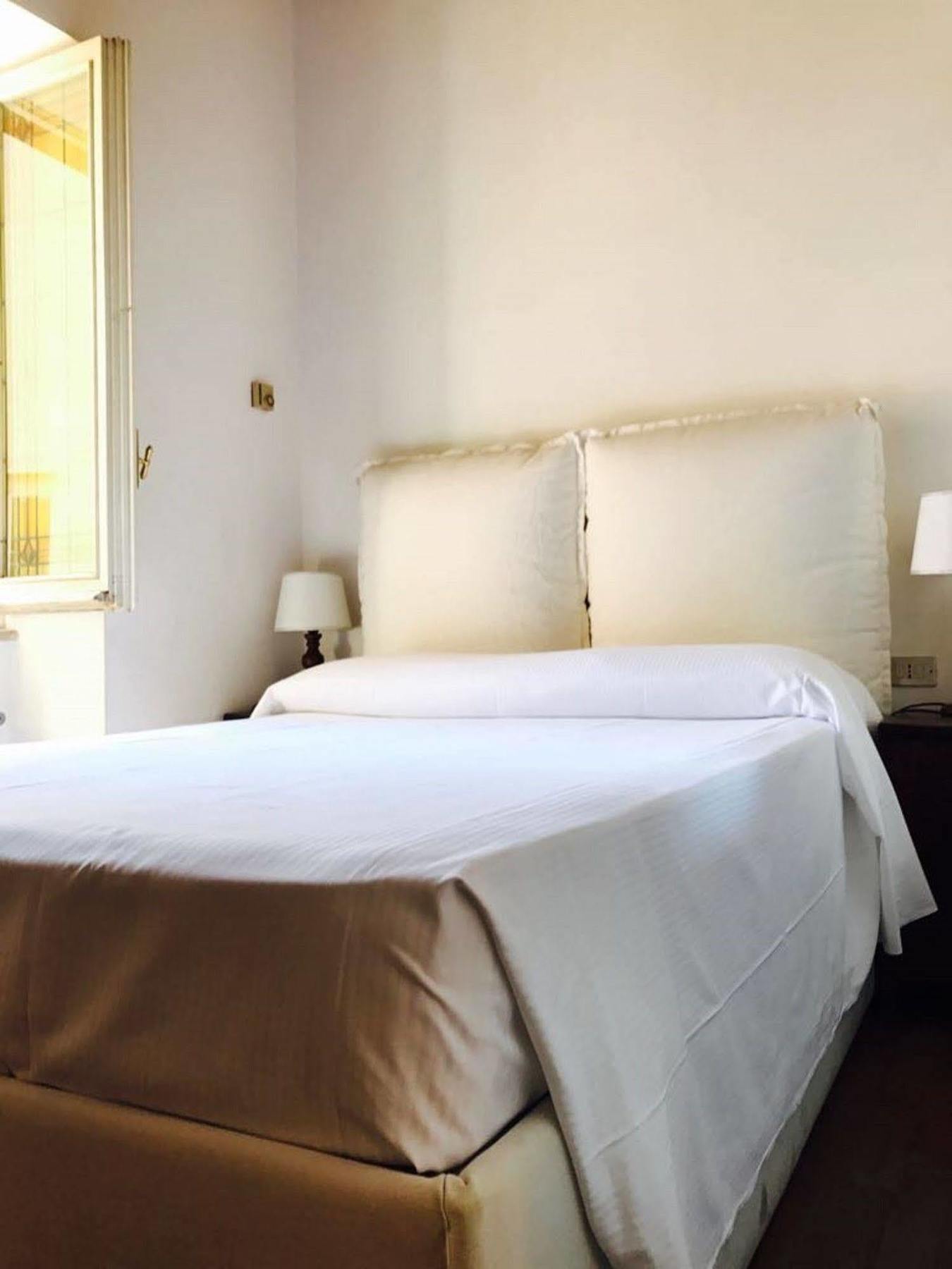 Hotel Trinita Dei Monti Rome Bagian luar foto